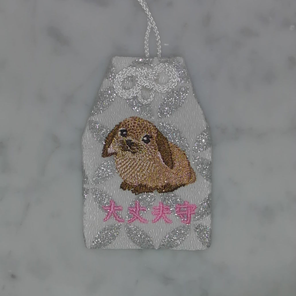Lop-eared Rabbit "Amulet for Safety" | Animal Embroidery Amulet