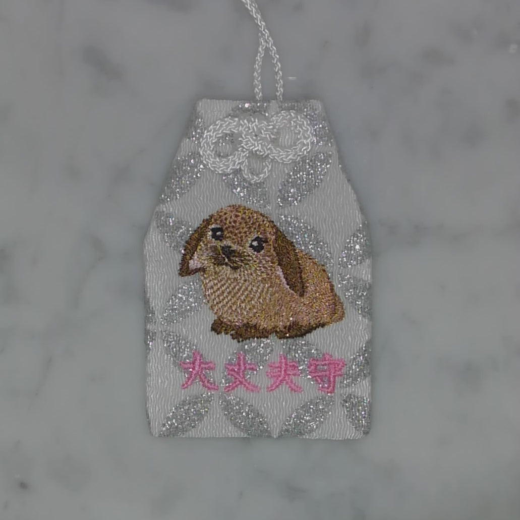 Lop-eared Rabbit "Amulet for Safety" | Animal Embroidery Amulet