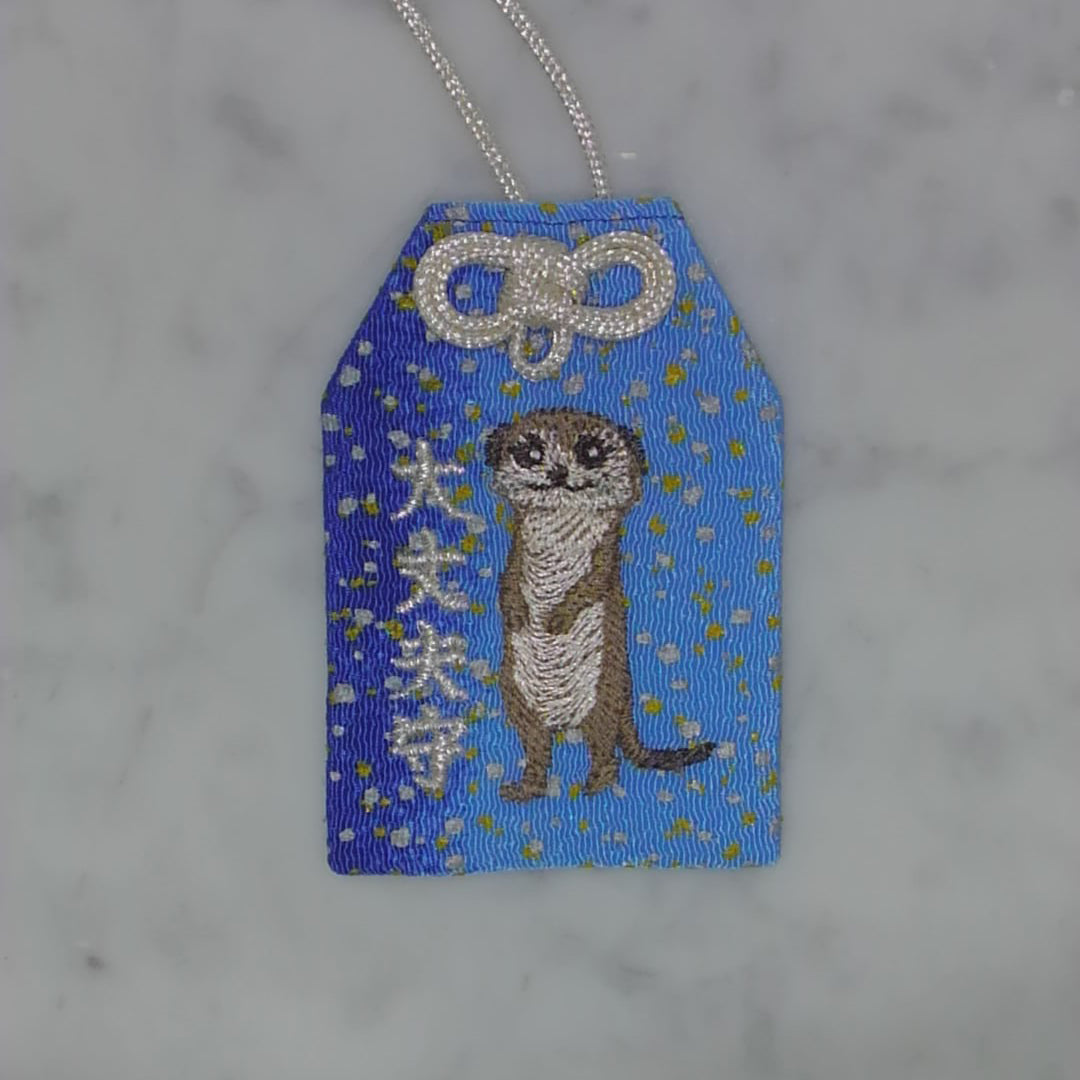 ミーアキャット『大丈夫守』｜生きもの刺繍のお守り