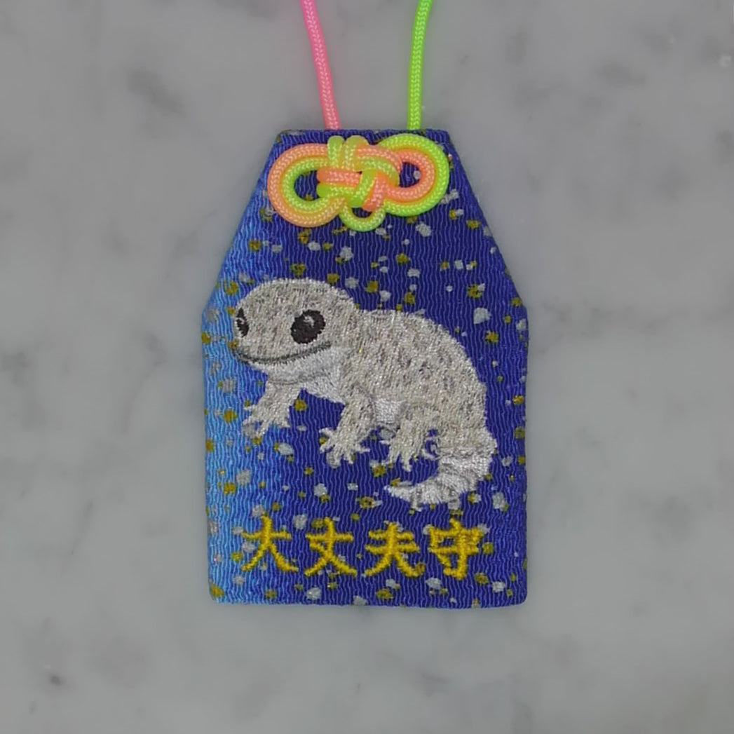 Leopard Gecko "Okayamori" | Living Creature Embroidery Charm