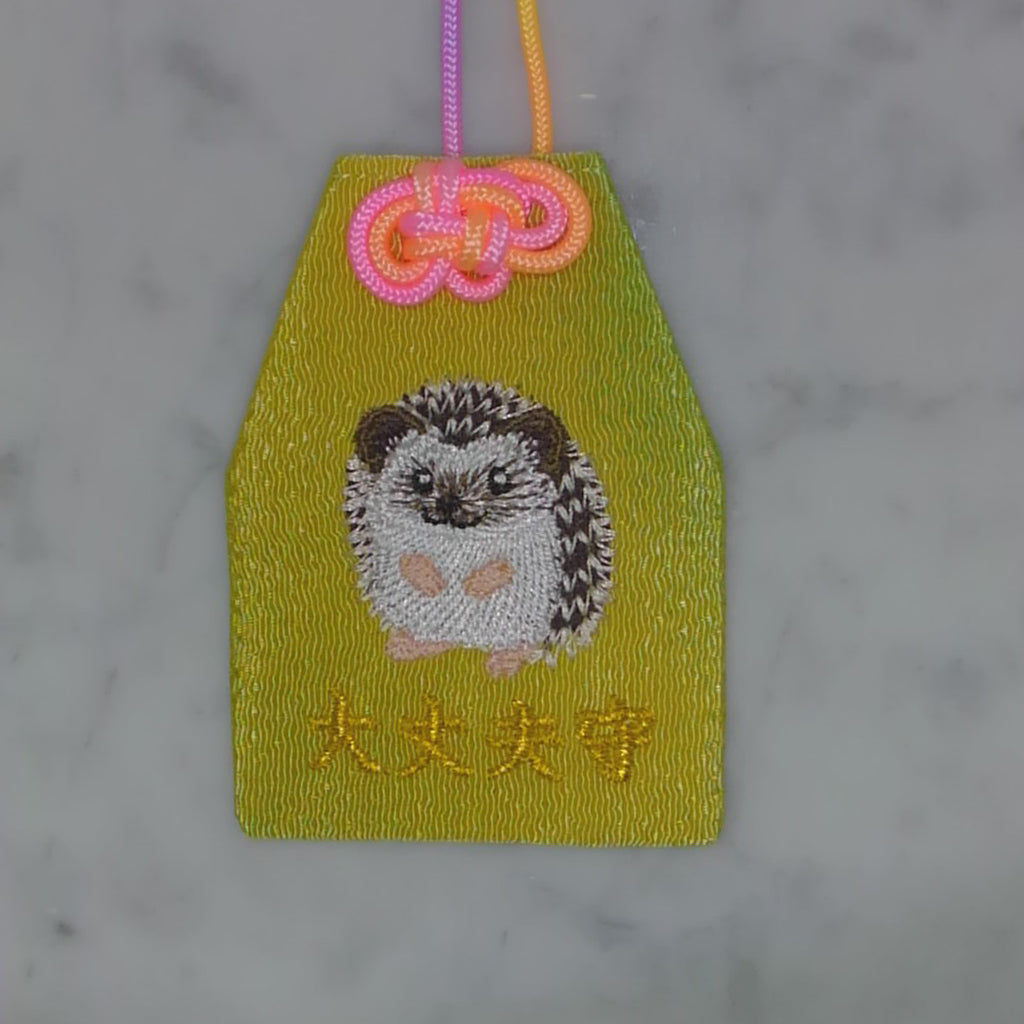 ハリネズミ『大丈夫守』｜生きもの刺繍のお守り