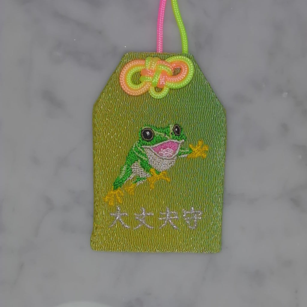 カエル『大丈夫守』｜生きもの刺繍のお守り