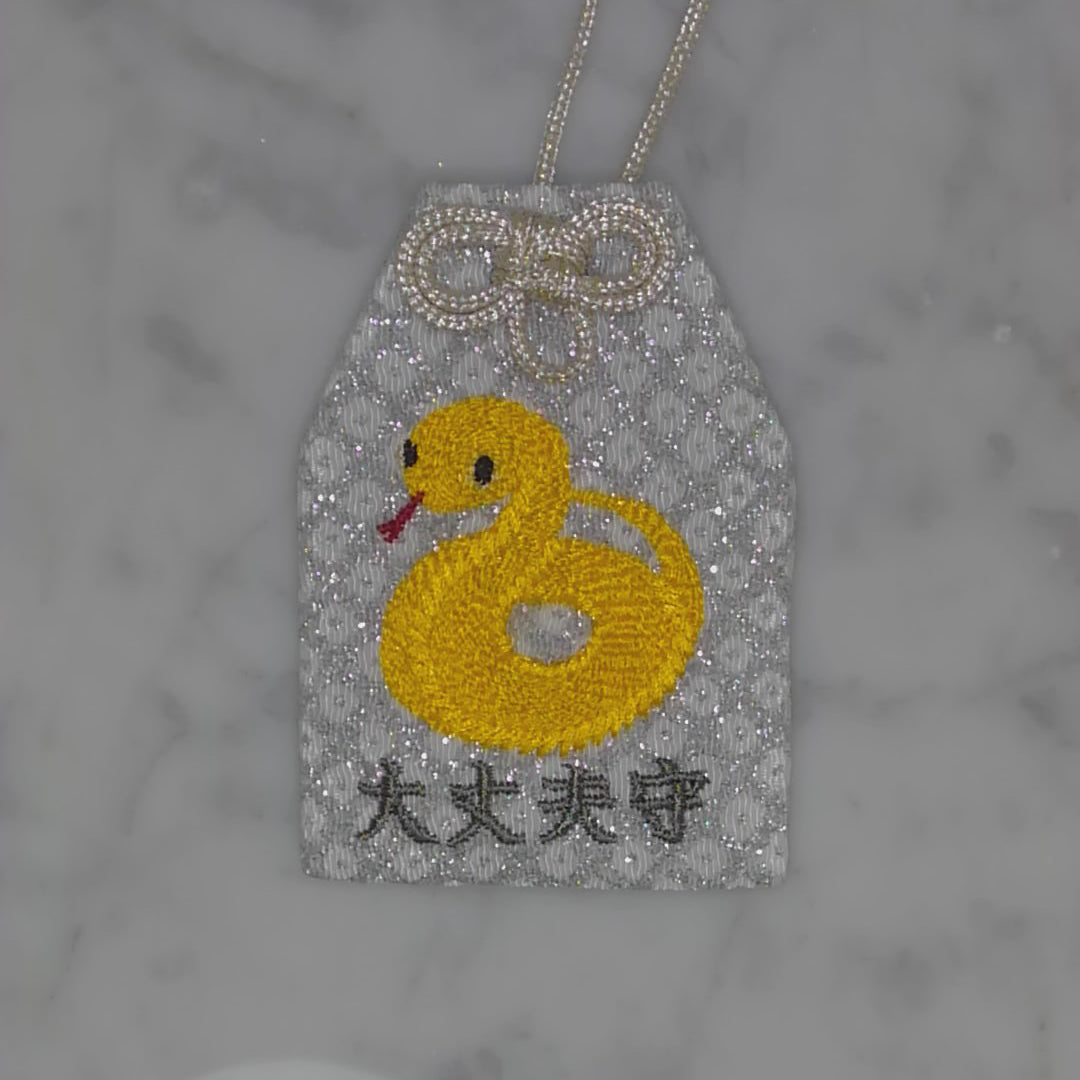 ヘビ『大丈夫守』｜生きもの刺繍のお守り