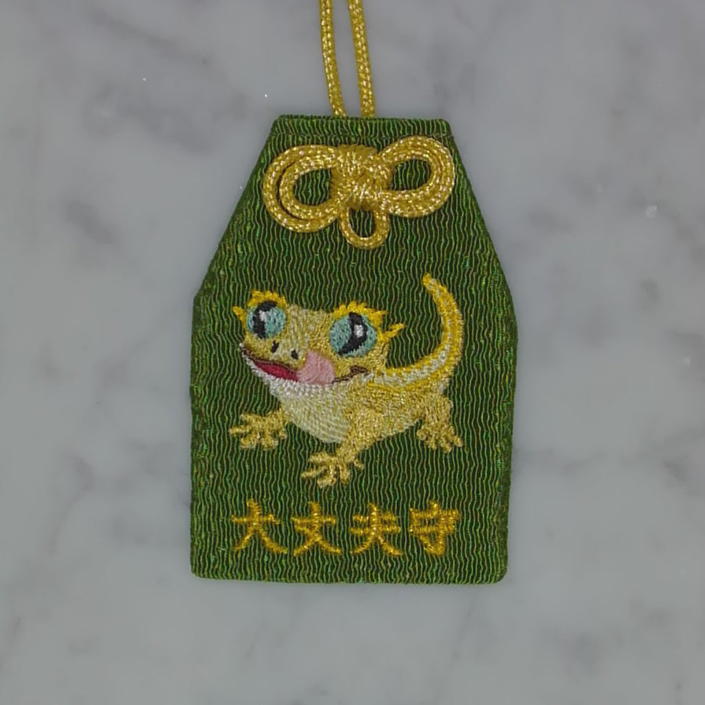 クレステッドゲッコー『大丈夫守』｜生きもの刺繍のお守り