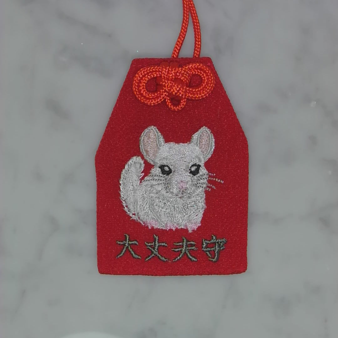 チンチラ『大丈夫守』｜生きもの刺繍のお守り