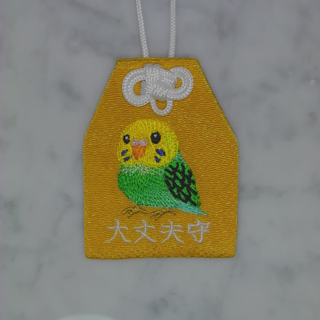 セキセイインコ『大丈夫守』｜生きもの刺繍のお守り