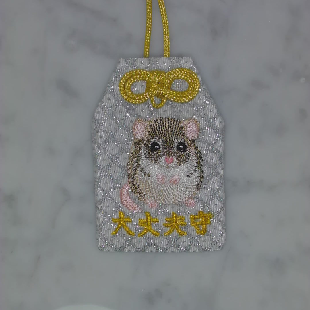 マカロニマウス『大丈夫守』｜生きもの刺繍のお守り