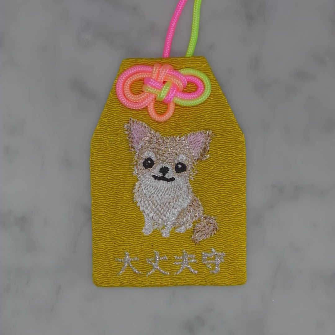 チワワ『大丈夫守』｜生きもの刺繍のお守り