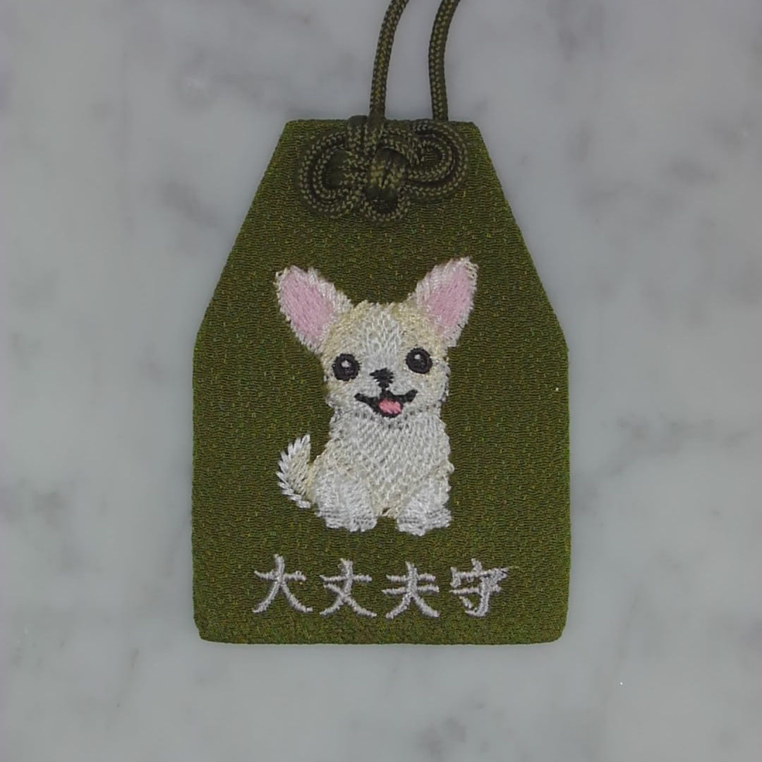 チワワ『大丈夫守』｜生きもの刺繍のお守り