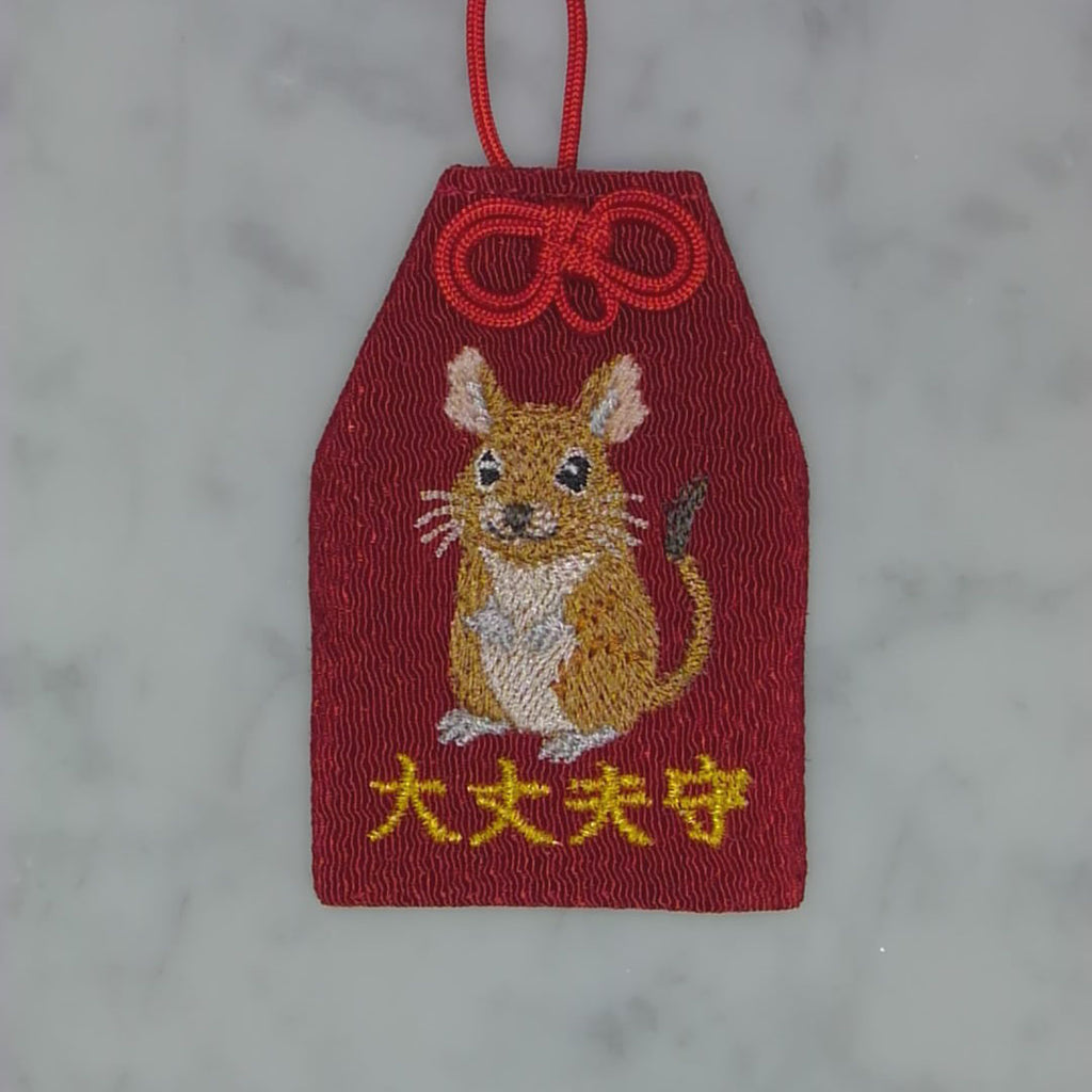 デグー『大丈夫守』｜生きもの刺繍のお守り