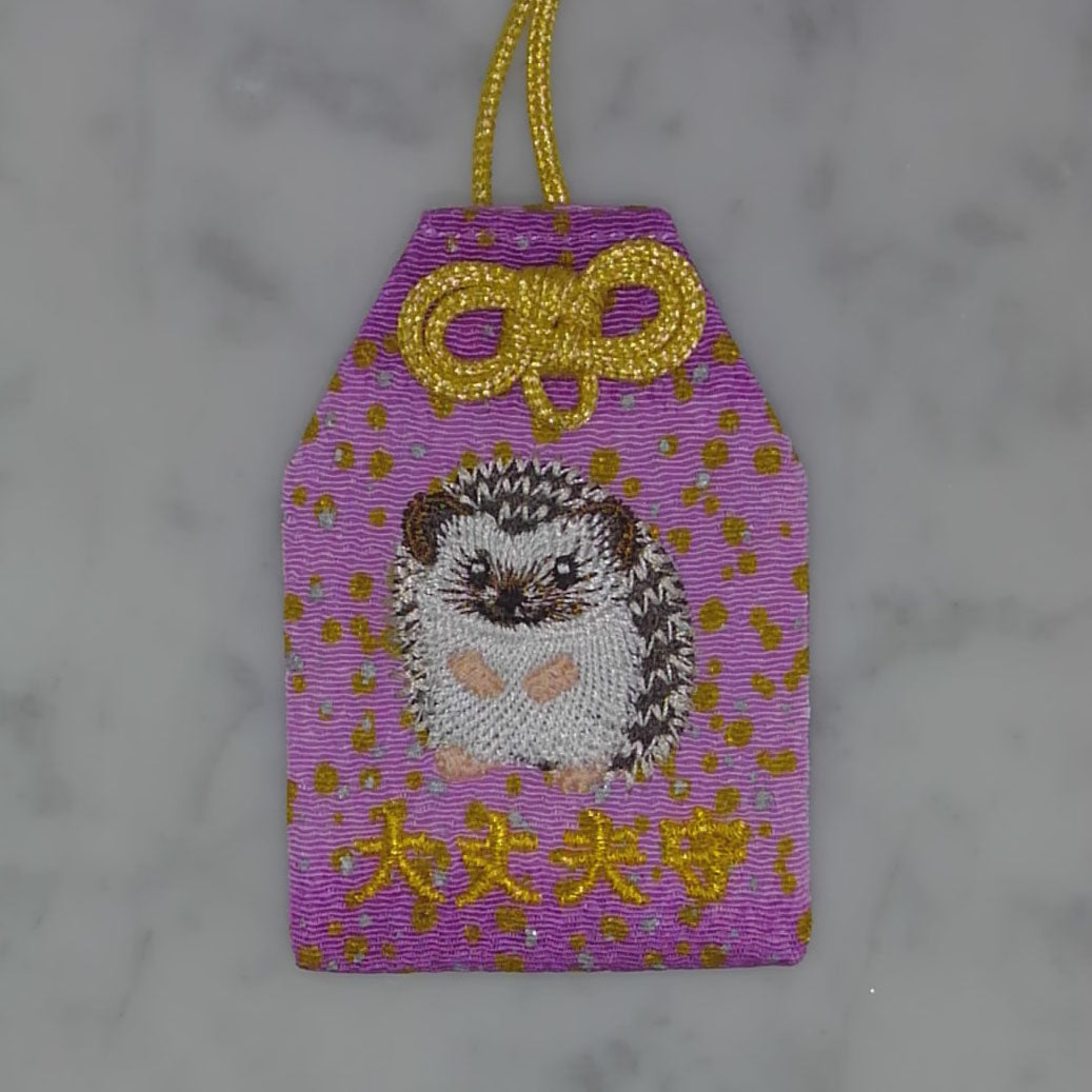 ハリネズミ『大丈夫守』｜生きもの刺繍のお守り