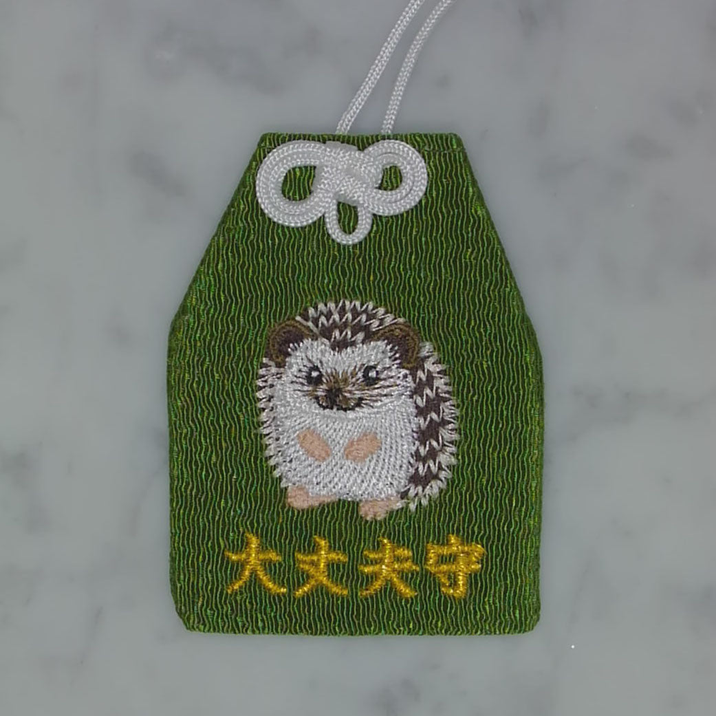 ハリネズミ『大丈夫守』｜生きもの刺繍のお守り