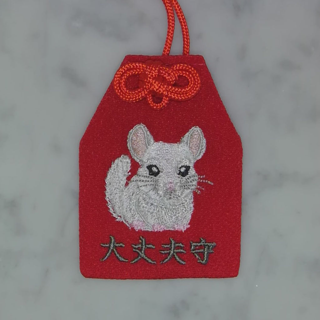 チンチラ『大丈夫守』｜生きもの刺繍のお守り