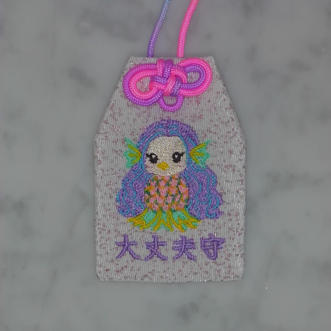 アマビエ『大丈夫守』｜妖怪刺繍のお守り