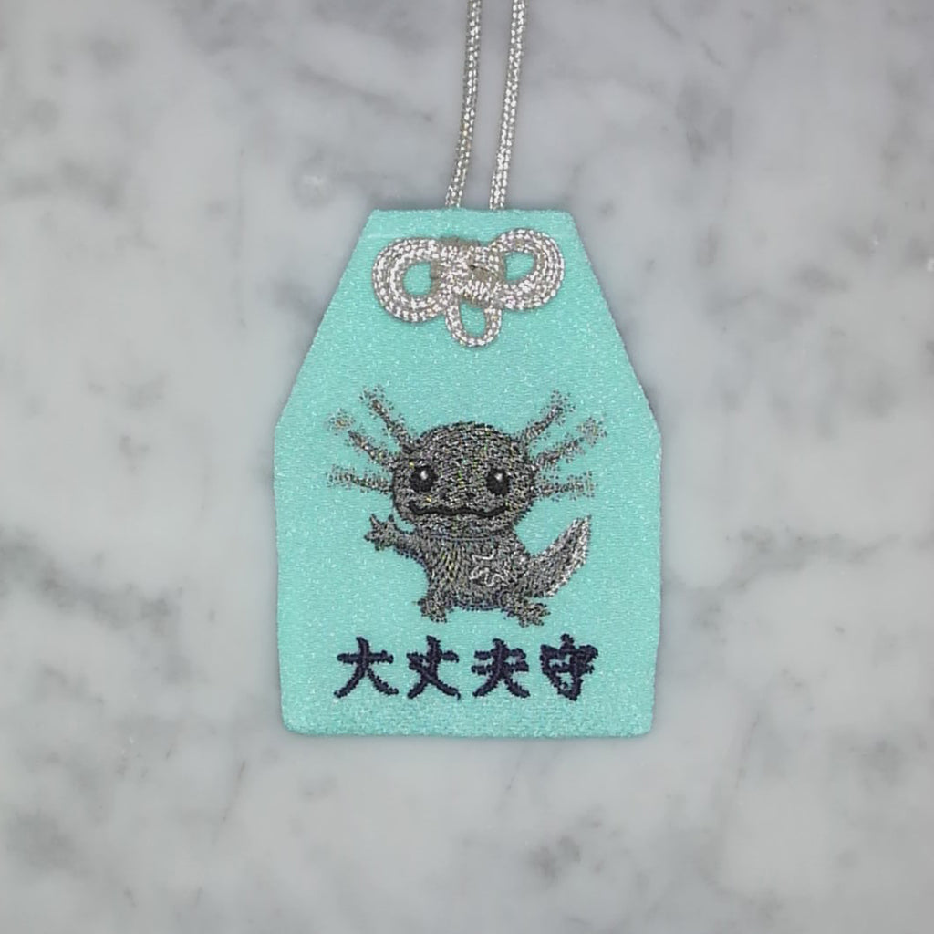 ウーパールーパー『大丈夫守』｜生きもの刺繍のお守り