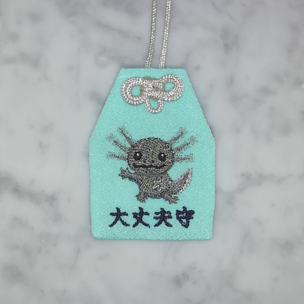 ウーパールーパー『大丈夫守』｜生きもの刺繍のお守り