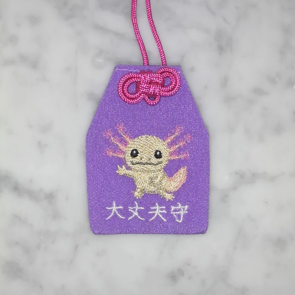 ウーパールーパー『大丈夫守』｜生きもの刺繍のお守り