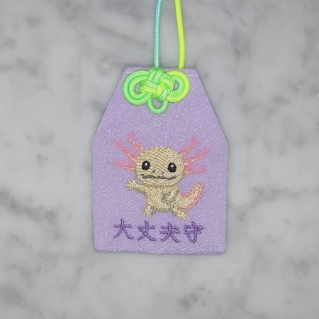 ウーパールーパー『大丈夫守』｜生きもの刺繍のお守り