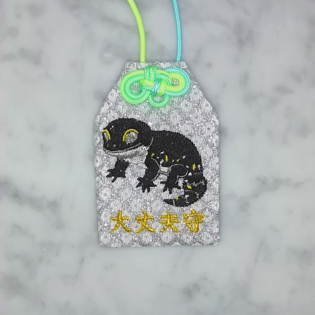 レオパードゲッコー『大丈夫守』｜生きもの刺繍のお守り