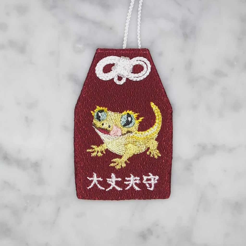 クレステッドゲッコー『大丈夫守』｜生きもの刺繍のお守り