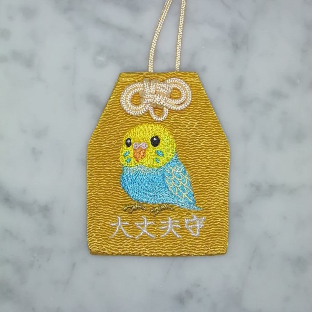 セキセイインコ『大丈夫守』｜生きもの刺繍のお守り