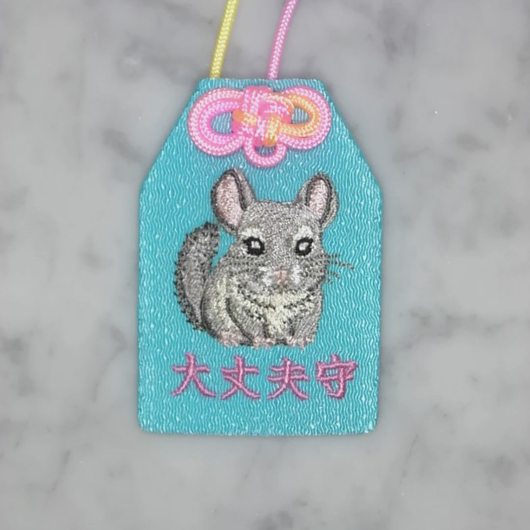 チンチラ『大丈夫守』｜生きもの刺繍のお守り