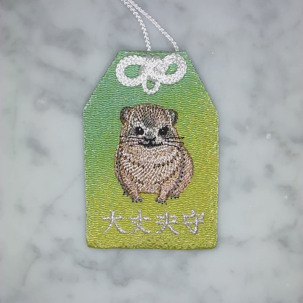 ケープハイラックス『大丈夫守』｜生きもの刺繍のお守り