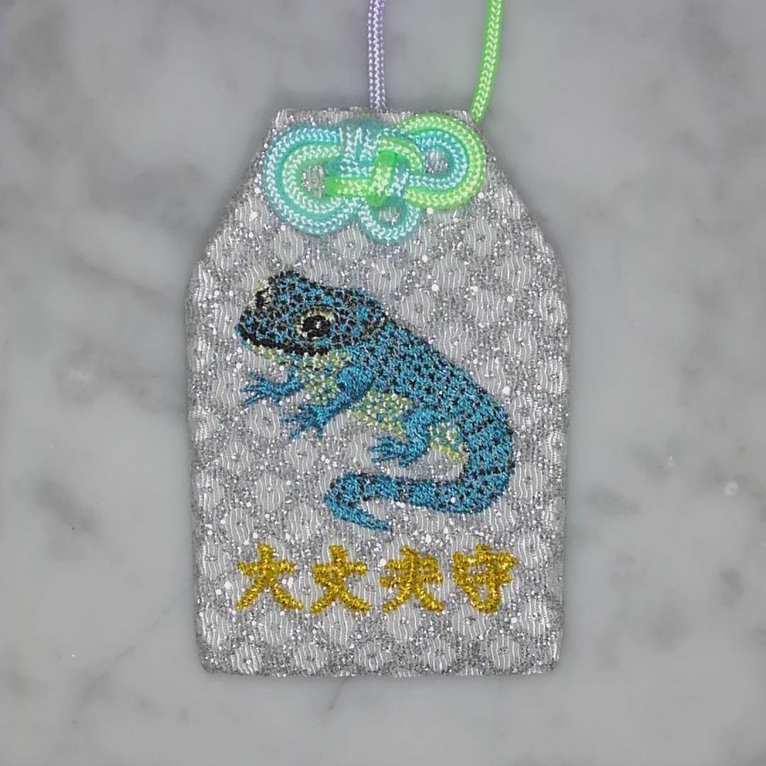 アブロニア『大丈夫守』｜生きもの刺繍のお守り