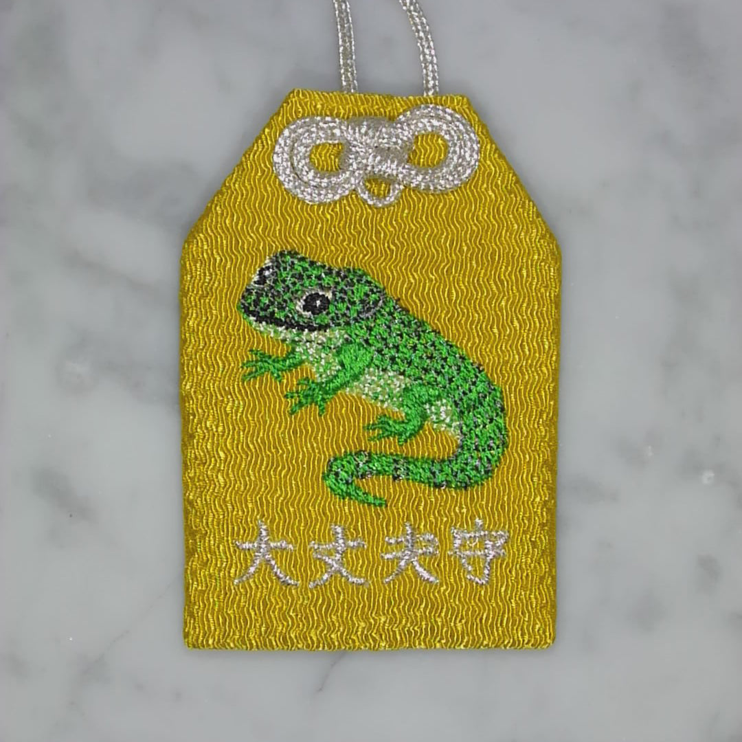 アブロニア『大丈夫守』｜生きもの刺繍のお守り