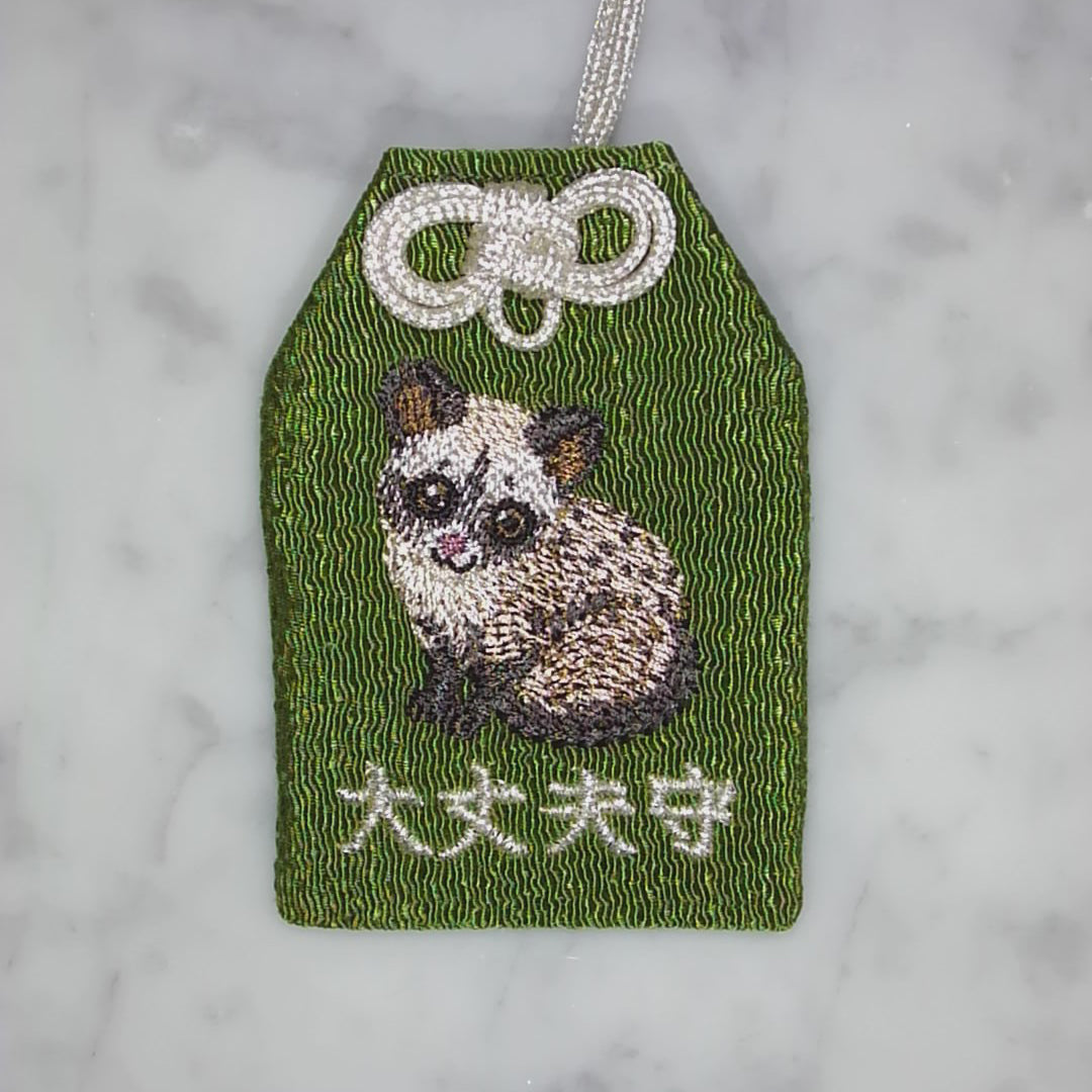 パームシベット『大丈夫守』｜生きもの刺繍のお守り