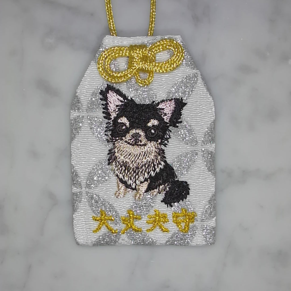 チワワ『大丈夫守』｜生きもの刺繍のお守り