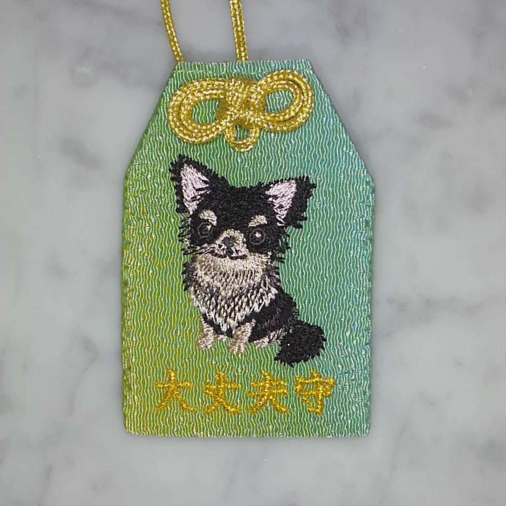 チワワ『大丈夫守』｜生きもの刺繍のお守り