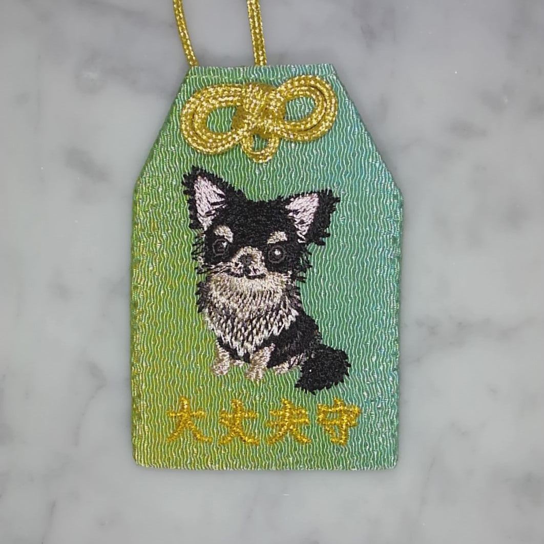 チワワ『大丈夫守』｜生きもの刺繍のお守り
